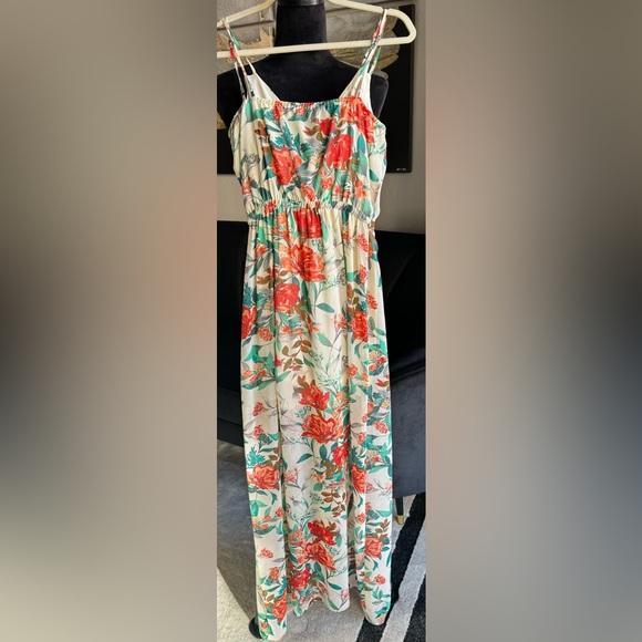 Guess white floral maxi dress with adjustable spaghetti straps. Size medium. - Picture 2 of 6